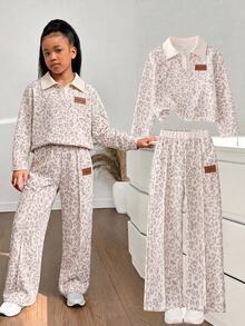 Genkimix Kids (Young Girl) 豹紋 Polo 領長袖寬腿褲 2 件套，上衣為灰色豹紋搭配米白色半開 V 領設計；下身為同款豹紋寬腿長褲搭配米黃色鬆緊腰頭。適合日常上學、郊外出遊、購物、觀光、戶外拍照等場合，春秋穿搭。 - 卡其色 - 查看 3