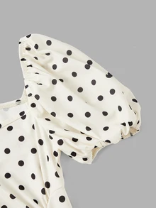 SHEIN MOD 女款黑白波點迷你洋裝，心形領泡泡袖 A 字版型溜冰裙，抓皺腰線，復古法式浪漫野餐日系夏季穿搭 - 黑與白 - 查看 4