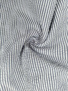 SHEIN LUNE CURVE 大尺碼女款梭織復古細條紋泡泡紋理彈性抽繩寬鬆舒適休閒日常通勤百搭短褲 - 黑與白 - 查看 6