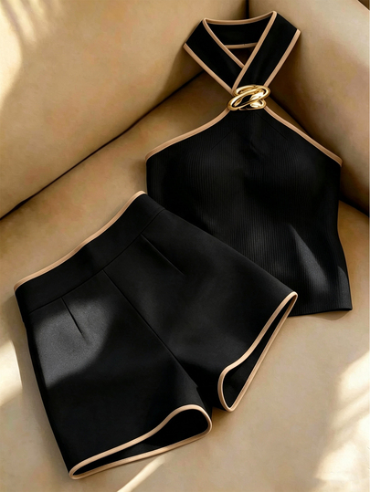 SHEIN Franclia Conjunto casual diario de top halter con decoración metálica y shorts en bloques de color para mujer