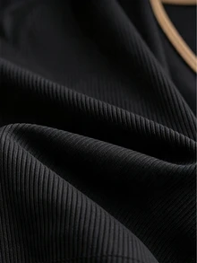 SHEIN Franclia 女款拼色金屬裝飾掛脖上衣與短褲休閒日常套裝 - 黑色 - 查看 4
