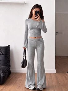 SHEIN 青少年女孩街頭風休閒單肩上衣與純色喇叭褲套裝，兒童秋冬穿搭 - 灰色 - 查看 2