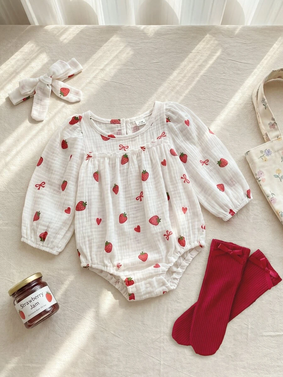 SHEIN Playful Pals 女嬰白色紅草莓蝴蝶結愛心印花圓領長袖開襠褲 + 襪子 + 頭帶 可愛秋季周歲生日套裝