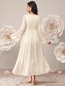 SHEIN 優雅孕婦洋裝，附3D花卉裝飾與百褶設計 - 杏色 - 查看 2