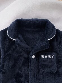 SHEIN ملابس أطفال حديثي الولادة من الصوف السميك مع حواف متباينة، مفتوحة من الأمام، جيب مطرز، قماش مخملي مزدوج الجانب، مناسبة للشتاء والخريف - أزرق غامق - مشاهدة 6