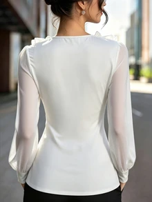 SHEIN ملابس علوية نسائية للخريف/الشتاء مريحة بياقة على شكل حرف V وتصميم طبقات مكشكشة بأسلوب القصر أنيقة عتيقة من الصوف المحبوك مع شبكة متباينة وأكمام طويلة - أبيض - مشاهدة 3