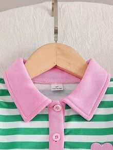 SHEIN 返校季 4-7 歲女童可愛綠色與粉色拼色學院風套裝，長袖領口上衣配愛心刺繡 + 百褶迷你裙，春夏兒童服飾，適合女童校服禮物、休閒穿著、外出、姐妹聚會、派對 - 綠色 - 查看 4