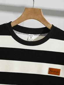 SHEIN Little Byeori 2件組兒童青少年男孩條紋圓領短袖T恤與貼袋長褲套裝，Ss26，男孩套裝，適合旅行、度假、家庭聚會、返校、婚禮、晚餐、運動、派對 - 黑色 - 查看 3