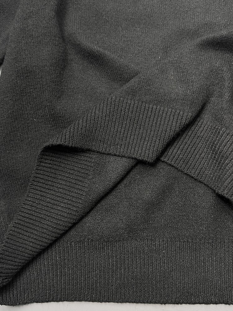 SHEIN PETITE كنزة نسائية مزينة بمسامير غير متماثلة الكتف كاجوال متعددة الاستخدامات للارتداء اليومي - الأسود - مشاهدة 7