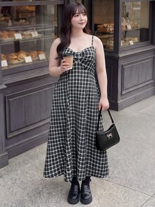 Bijouette 大尺碼秋季休閒純色短版上衣與格紋細肩帶洋裝 2件套 - 黑與白 - 查看 2