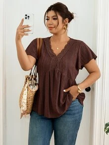 Lounesse 大码扎染花卉V领蕾丝拼接纹理女式T恤 - 棕色 - 查看 5