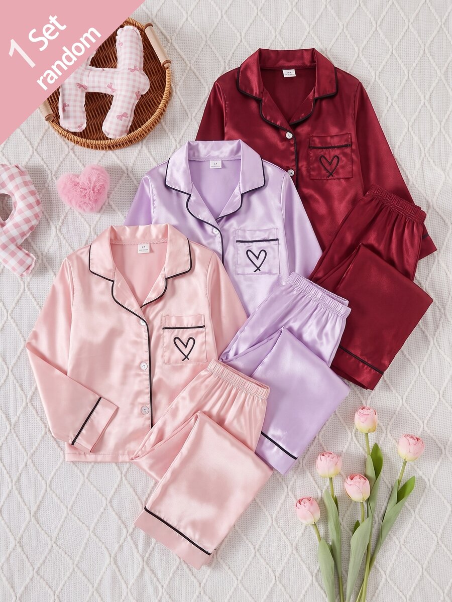 SHEIN طقم بيجامة ساتان بطبعة قلب مع حواف متباينة للفتيات الصغيرات - متعدد الألوان - مشاهدة 1