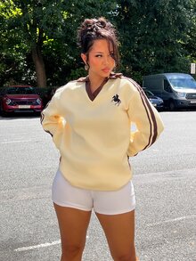 NegzBox 女款秋冬保暖內裡撞色緞帶刺繡寬鬆 Polo 領運動衫，適合外出、街頭風、Y2K 休閒穿搭 - 黃色 - 查看 4