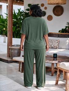 CurvyTilda 2pcs/Set Plus Size Women Army Green Casual Everyday Sommar Letter Graphic Short Sleeve T-Shirt And Pants Set,Comfy Sets Elegant - Army Green - View 2