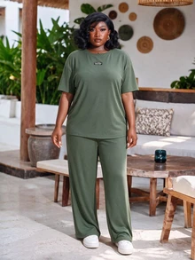CurvyTilda 2pcs/Set Plus Size Women Army Green Casual Everyday Sommar Letter Graphic Short Sleeve T-Shirt And Pants Set,Comfy Sets Elegant - Army Green - View 4