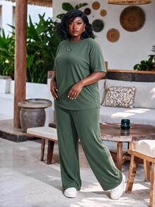 CurvyTilda 2pcs/Set Plus Size Women Army Green Casual Everyday Sommar Letter Graphic Short Sleeve T-Shirt And Pants Set,Comfy Sets Elegant - Army Green - View 3