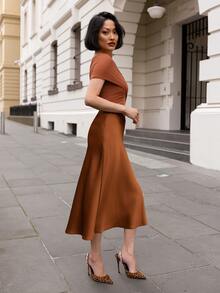 micahgianneli ASYMMETRICAL SHOULDER CRISS-CROSS RUCHED FITTED CROPPED T-SHIRT Casual - Brown - View 6