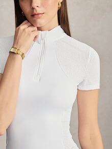 Activina 女款純色立領短袖上衣 貼身舒適馬術襯衫 白色網布運動上衣 透氣柔軟 - 白色 - 查看 1