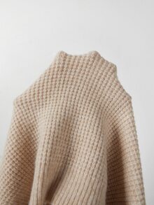 SHEIN 秋冬輕量燕麥色 Polo V領針織上衣，休閒極簡風，單穿或疊穿皆宜 - 杏色 - 查看 8