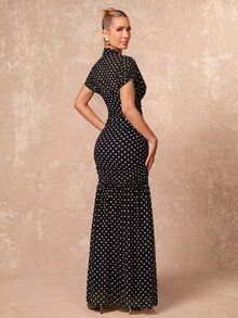 Lumalex 波點軟飄逸網紗高領抓皺腰身貼身洋裝 女款度假黑色與白色波點夏季優雅 - 黑色 - 查看 10