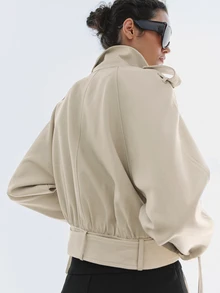 MOTF PREMIUM Áo khoác trench dáng ngắn thắt đai phong cách urban chic cho nữ, thu đông - Màu Khaki - Xem 3