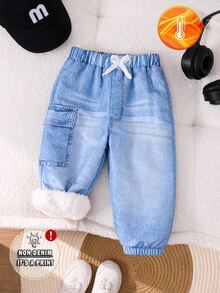 SHEIN Playful Pals 1件男嬰可愛學院風藍色丹寧印花毛絨內裡蝴蝶結工裝褲，工裝口袋、羅紋褲腳、鬆緊腰頭，加厚冬季秋冬聖誕上學褲 - 藍色 - 查看 2