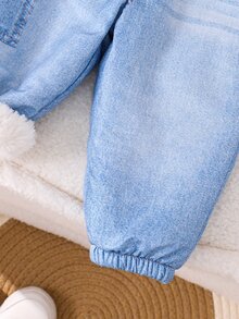 SHEIN Playful Pals 1件男嬰可愛學院風藍色丹寧印花毛絨內裡蝴蝶結工裝褲，工裝口袋、羅紋褲腳、鬆緊腰頭，加厚冬季秋冬聖誕上學褲 - 藍色 - 查看 5