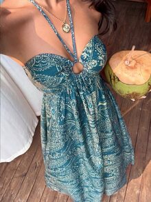 Sunnyshic 女款春夏休閒度假時尚街頭日常復古佩斯利波西米亞印花金屬環鏤空掛脖繫帶蝴蝶結長洋裝 - 彩色 - 查看 4
