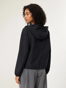 SHEIN BASICS 女款休閒運動風百搭黑色連帽外套，適合路途旅行、日常外出、旅遊、登山、露營、秋季健身房穿著 - 黑色 - 查看 11