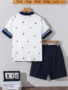 SHEIN 2件組 青少年男孩白色夏季復古家庭套裝，白色領 Polo 衫配小島印花，海軍藍短褲，休閒舒適穿搭 - 白色 - 查看 3