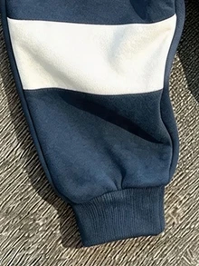 2件組男孩時尚街頭風數位印花圓領運動衫與運動長褲套裝，對比色時尚字母圖案設計，適合多季節與多場合，開學季、派對、戶外野餐、街拍、校園、假期、禮物使用 - 彩色 - 查看 4