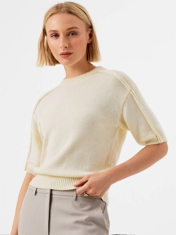 KÆRIA Hus Short-Sleeve Crew-Neck Fine Knit - 100% Cotton Knit - Warm White - Cropped Knit Top Relaxed Fit