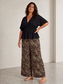 ELLERISSA Plus Size Black V-Neck Half Sleeve Smocked Waist Leopard Print Wide Leg Pants Co Ord Set - Multicolor - View 5