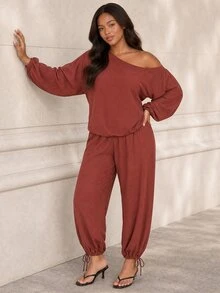 ELLERISSA Plus Size Burgundy One Shoulder Long Sleeve Textured Top & Balloon Pants Co-Ord Set Fall - Burgundy - View 4