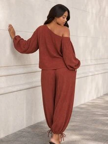 ELLERISSA Plus Size Burgundy One Shoulder Long Sleeve Textured Top & Balloon Pants Co-Ord Set Fall - Burgundy - View 2