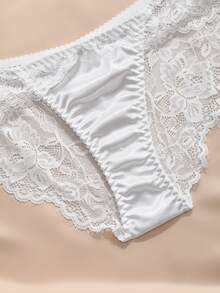 Charlaine Set Bra dan Celana Dalam Wanita - Putih - View 4