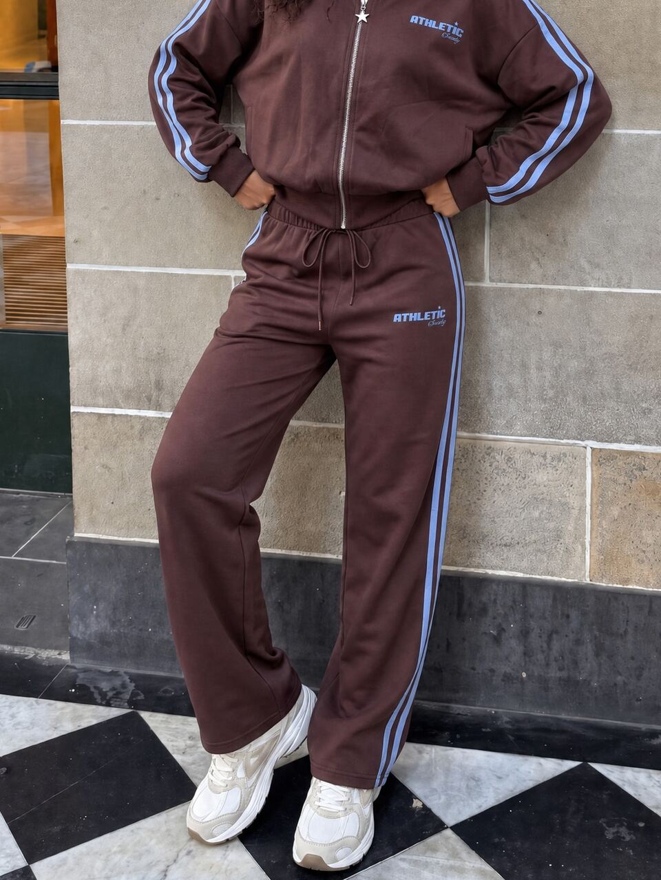 MISSGUIDED TEEN Weite Trainingshose mit Seitenstreifen-Detail und Kordelzug-Bund, kontrastierendem blauem Paspel, voller Länge, lässige Lounge-Hose