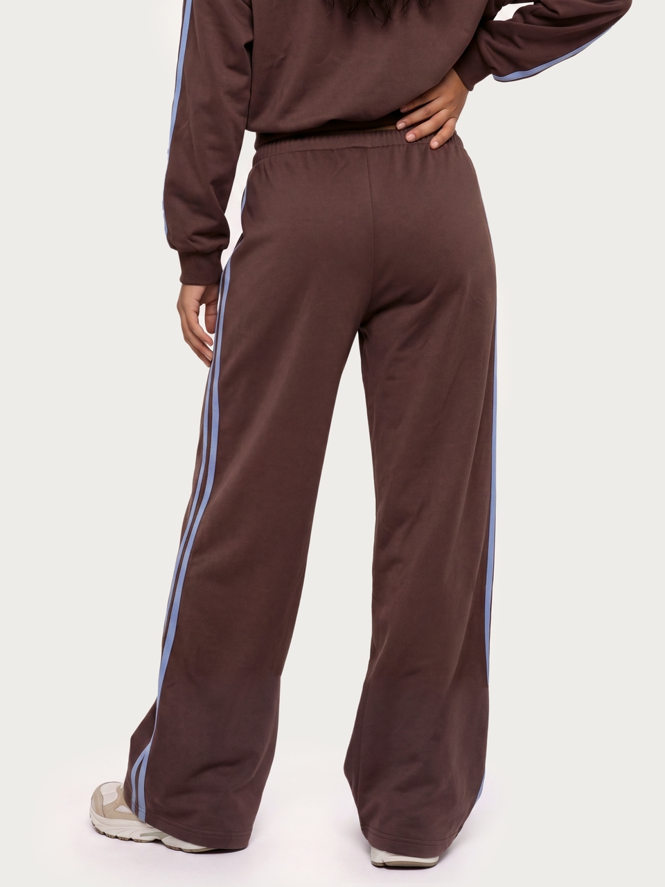 MISSGUIDED TEEN Weite Trainingshose mit Seitenstreifen-Detail und Kordelzug-Bund, kontrastierendem blauem Paspel, voller Länge, lässige Lounge-Hose