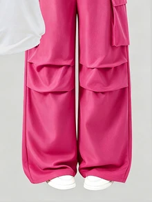 SHEIN Sparklyn 青少年女孩休閒街頭風數位印花T恤 + 工裝褲 2件套，舒適版型方便活動，時尚街頭元素，適合校園通勤、週末出遊、日常穿著與春季場合 - 彩色 - 查看 3