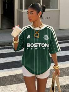 Muchica 休閒極簡風綠色圓領短袖寬鬆女款T恤，適合夏季，搭配對比白色領口與條紋袖子。馬印花增添復古、學院風、經典、時尚、青春與街頭風格。面料光滑舒適，適合秋季。 - 彩色 - 查看 6