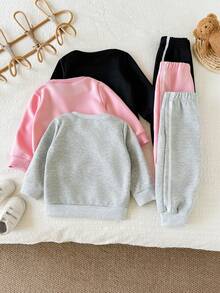 SHEIN Playful Pals 女嬰秋冬可愛蝴蝶結保暖內裡加厚寬鬆圓領長袖衛衣搭配側條紋運動褲 6 件套，休閒舒適多件套裝，適合日常穿著、戶外運動、聚會等多種場合 - 彩色 - 查看 3