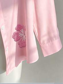 Resyla 女款花卉刺繡落肩長袖單排扣休閒襯衫 - 彩色 - 查看 4