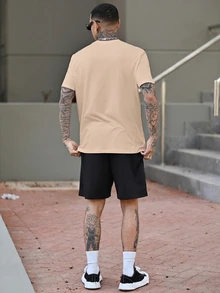 Devon Thys 男士标语印花圆领短袖休闲 T 恤和抽绳腰短裤套装男士两件套街头舒适服装 - 彩色 - 查看 2