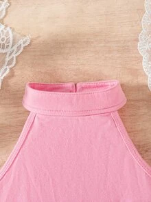 SHEIN Elladie kids 2件組女孩甜美風掛脖網紗刺繡套裝，溫柔仙氣夢幻春夏季造型，粉色掛脖短版背心採用柔軟親膚針織面料，彈性佳且貼身修身，白色網紗刺繡掛脖無袖長裙搭配滿版粉色花葉刺繡圖案與上衣呼應，波浪裙襬輕盈搖曳，仙女風度假百搭海灘套裝 - 粉色 - 查看 9