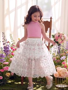 SHEIN Elladie kids 2件組女孩甜美風掛脖網紗刺繡套裝，溫柔仙氣夢幻春夏季造型，粉色掛脖短版背心採用柔軟親膚針織面料，彈性佳且貼身修身，白色網紗刺繡掛脖無袖長裙搭配滿版粉色花葉刺繡圖案與上衣呼應，波浪裙襬輕盈搖曳，仙女風度假百搭海灘套裝 - 粉色 - 查看 5