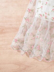 SHEIN Elladie kids 2件組女孩甜美風掛脖網紗刺繡套裝，溫柔仙氣夢幻春夏季造型，粉色掛脖短版背心採用柔軟親膚針織面料，彈性佳且貼身修身，白色網紗刺繡掛脖無袖長裙搭配滿版粉色花葉刺繡圖案與上衣呼應，波浪裙襬輕盈搖曳，仙女風度假百搭海灘套裝 - 粉色 - 查看 8
