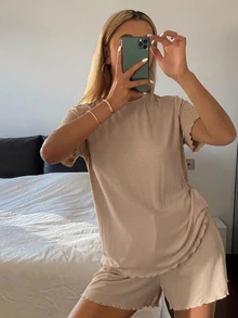 Livesso 夏季舒適純色極簡針織波浪邊女款居家服套裝 - 卡其色 - 查看 4