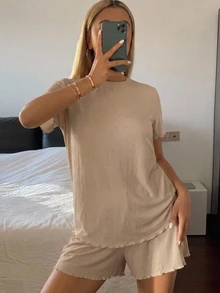 Livesso 夏季舒適純色極簡針織波浪邊女款居家服套裝 - 卡其色 - 查看 3