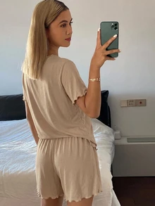Livesso 夏季舒適純色極簡針織波浪邊女款居家服套裝 - 卡其色 - 查看 2