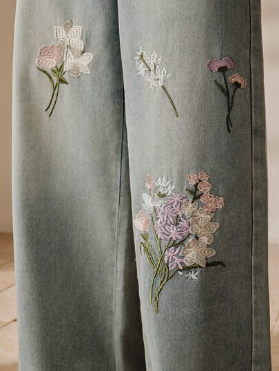 Anewsta Jean en denim bleu clair pour femme au printemps, nouveau jean en denim délavé avec broderie florale, polyvalent, décontracté, pour le trajet domicile-travail, jambe droite